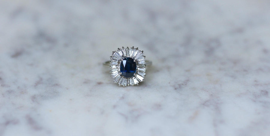 Sapphire and Diamonds on White Gold Skirt Ring - Galerie Pénélope