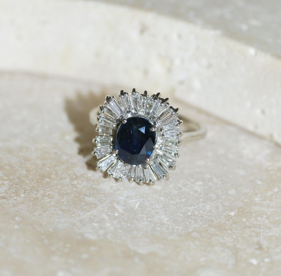 Sapphire and Diamonds on White Gold Skirt Ring - Galerie Pénélope