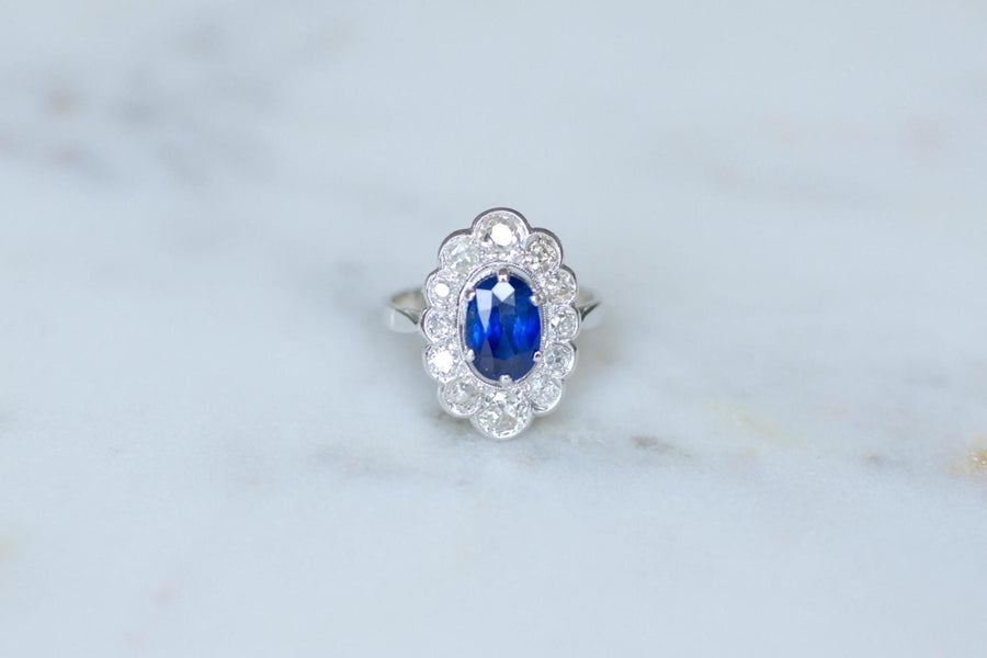 Art Deco Daisy Ring Ceylon Sapphire 1.90 Cts and Diamonds - Galerie Pénélope