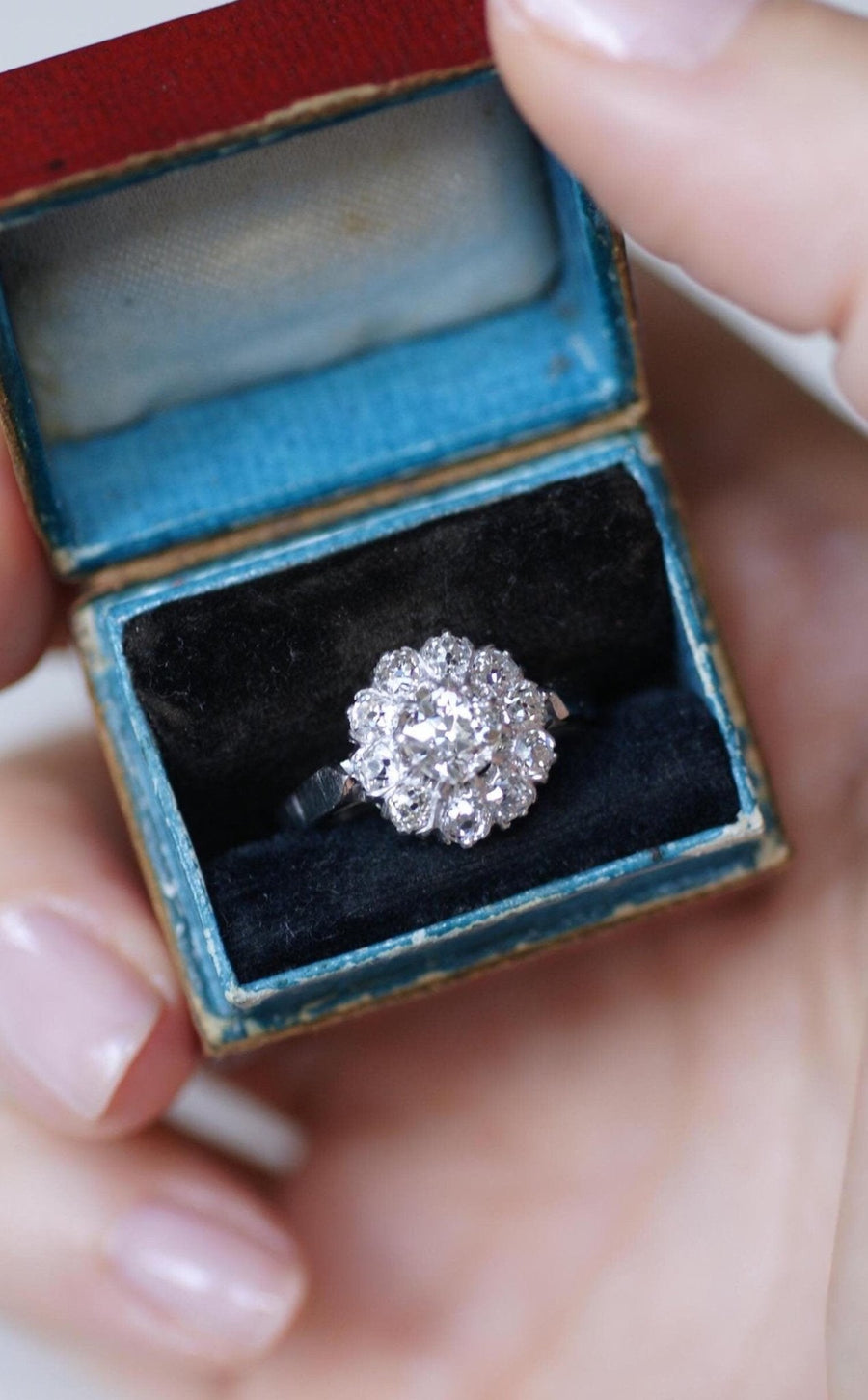 Daisy Ring with 1.60 Cts Art Deco Diamonds - Galerie Pénélope