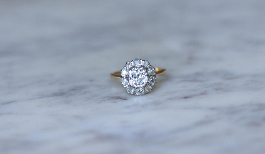 Daisy Ring Cushion Diamonds 1.68 Cts - Galerie Pénélope