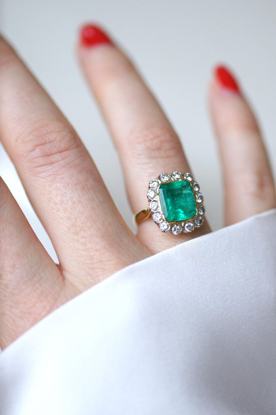 3.20 Cts Colombian Emerald Daisy Ring with Diamonds - Galerie Pénélope