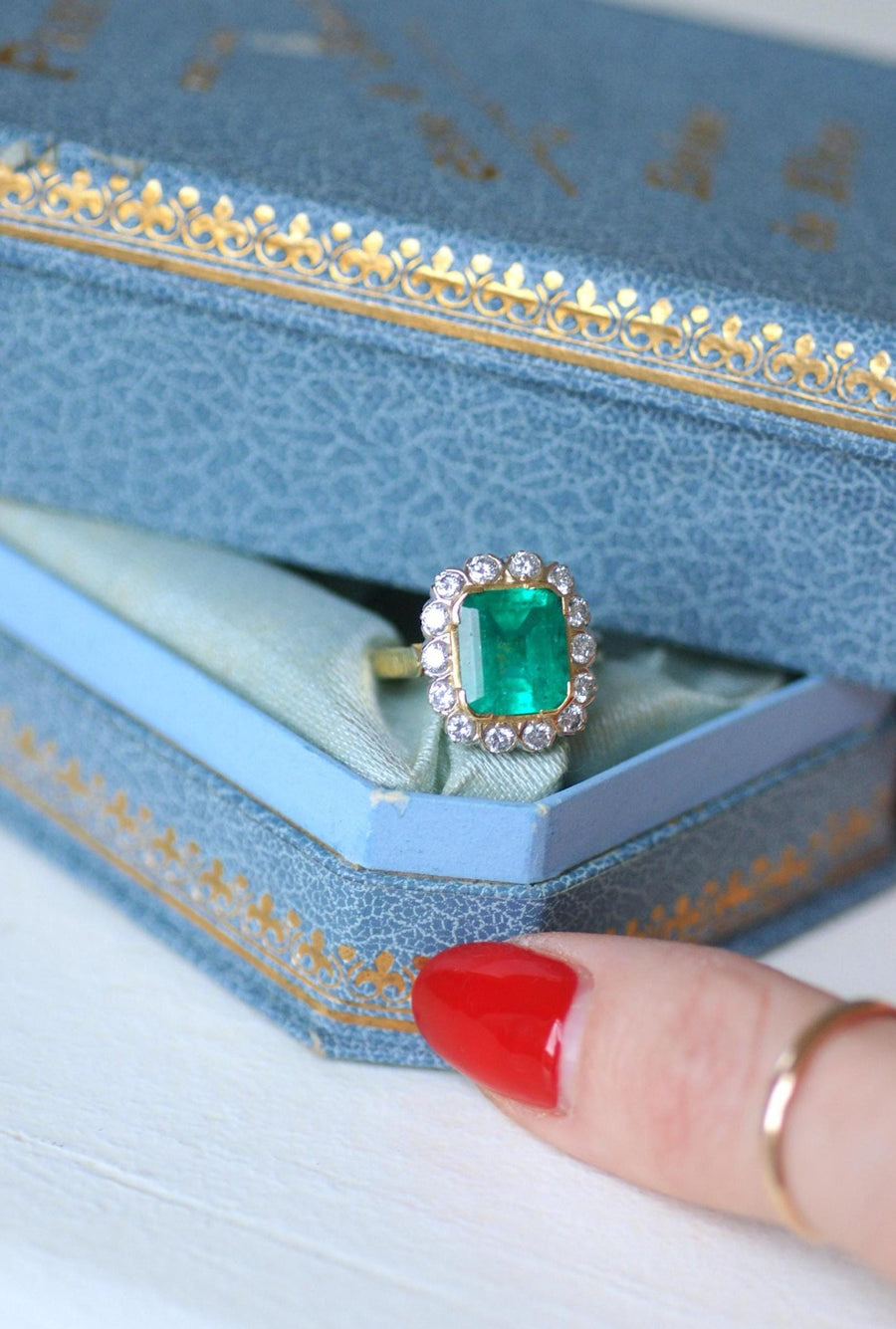 3.20 Cts Colombian Emerald Daisy Ring with Diamonds - Galerie Pénélope