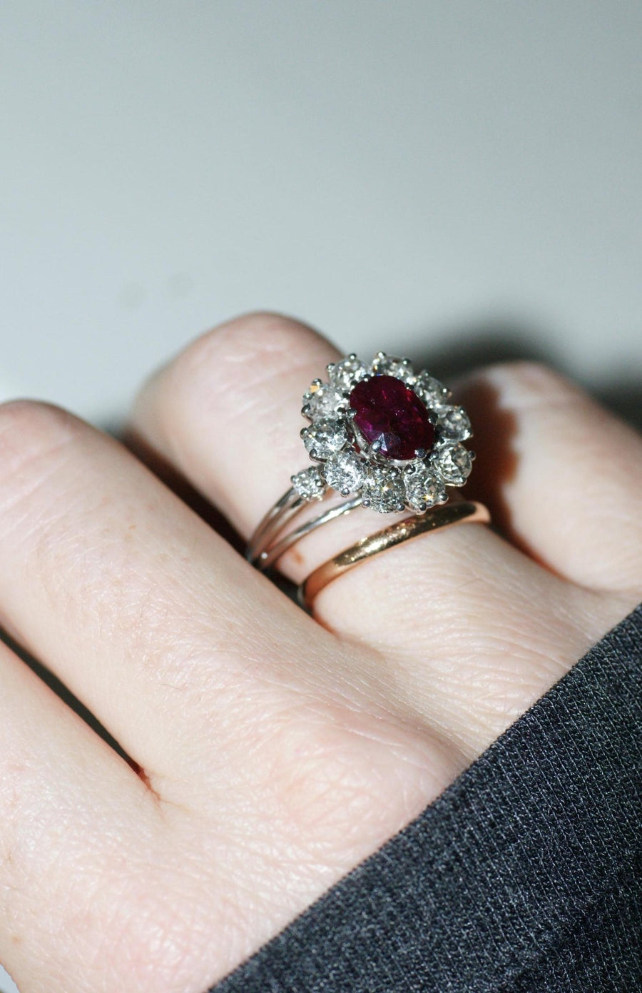 Daisy Ring Unheated Birman Ruby 1.60 Cts and Diamonds - Galerie Pénélope