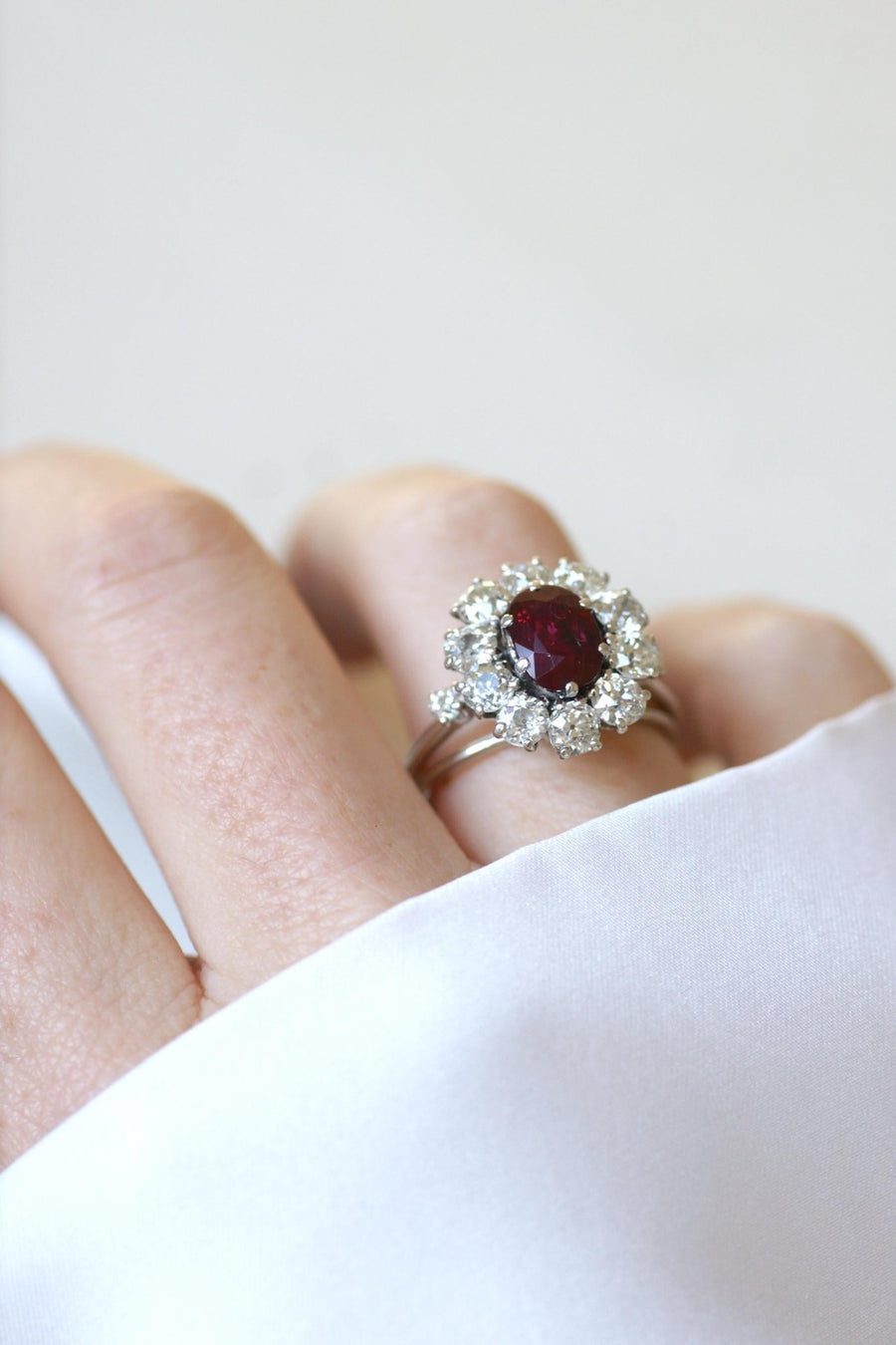 Daisy Ring Unheated Birman Ruby 1.60 Cts and Diamonds - Galerie Pénélope