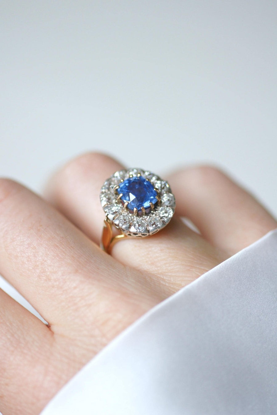 Ceylon Sapphire 4.50 Cts Daisy Ring with Diamonds - Galerie Pénélope