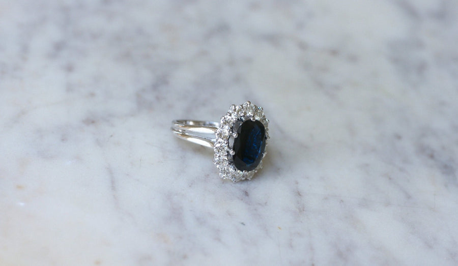 Marguerite Sapphire Ring Surrounded by White Gold Diamonds - Galerie Pénélope