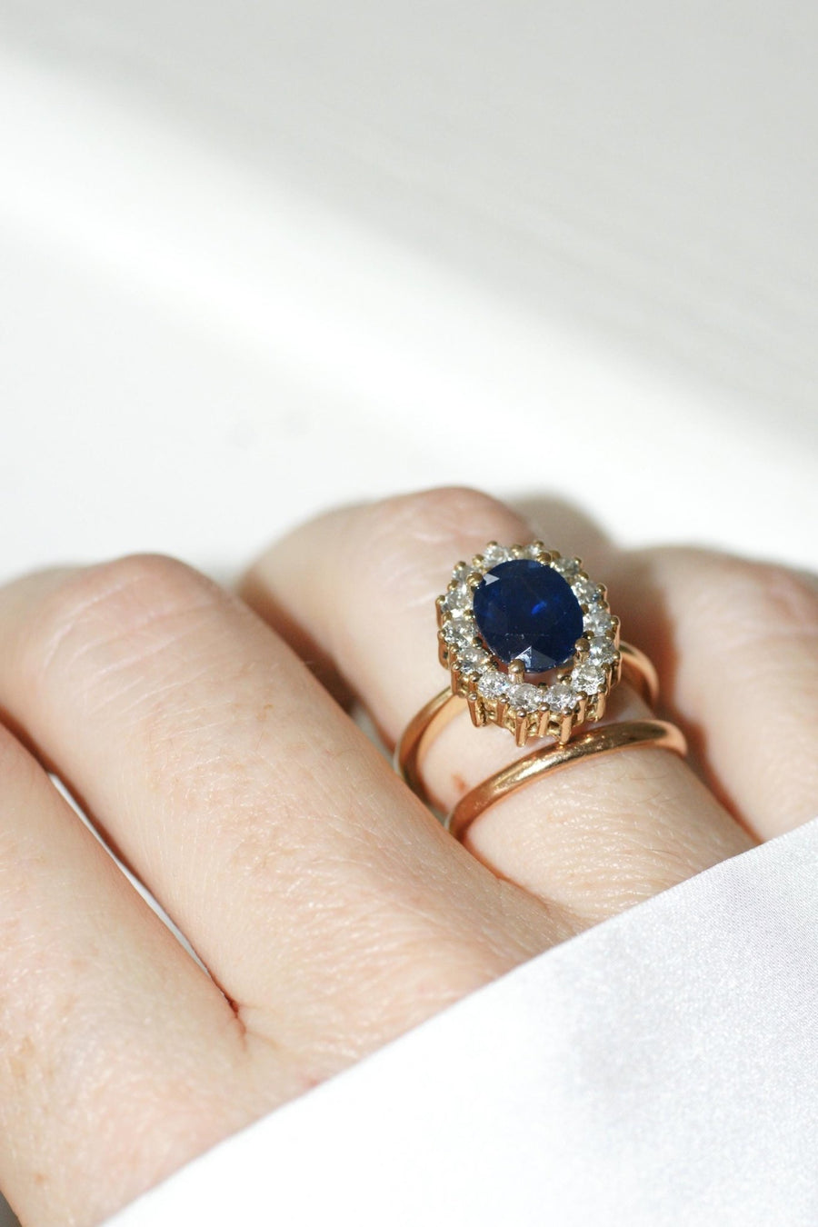 Marguerite Ring Sapphire and Diamonds on Yellow Gold - Galerie Pénélope