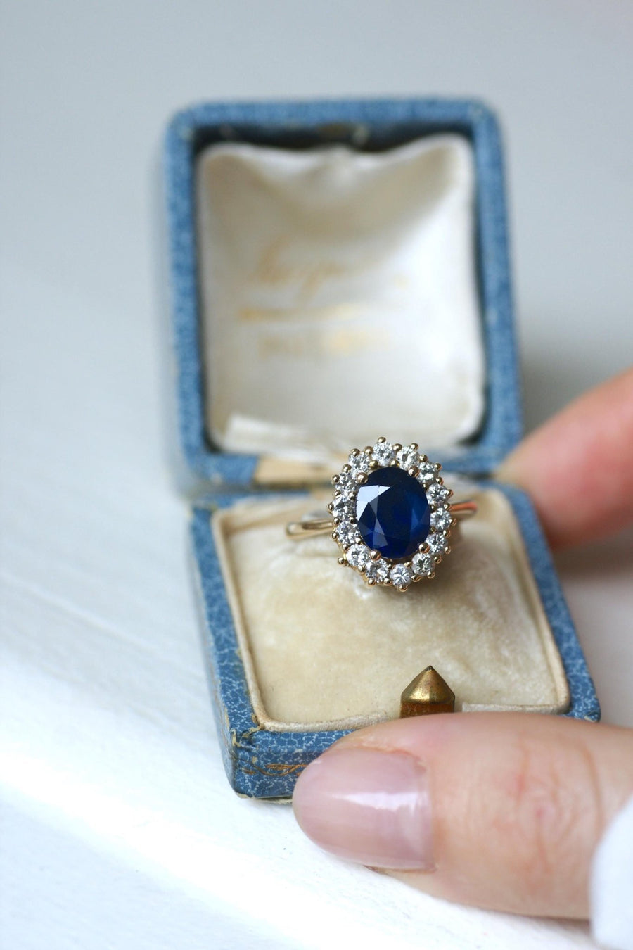 Marguerite Ring Sapphire and Diamonds on Yellow Gold - Galerie Pénélope