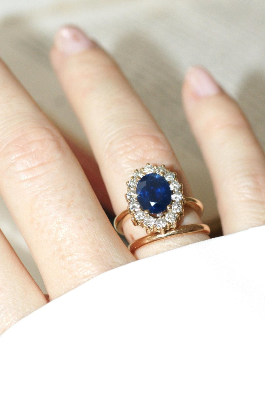 Marguerite Ring Sapphire and Diamonds on Yellow Gold - Galerie Pénélope