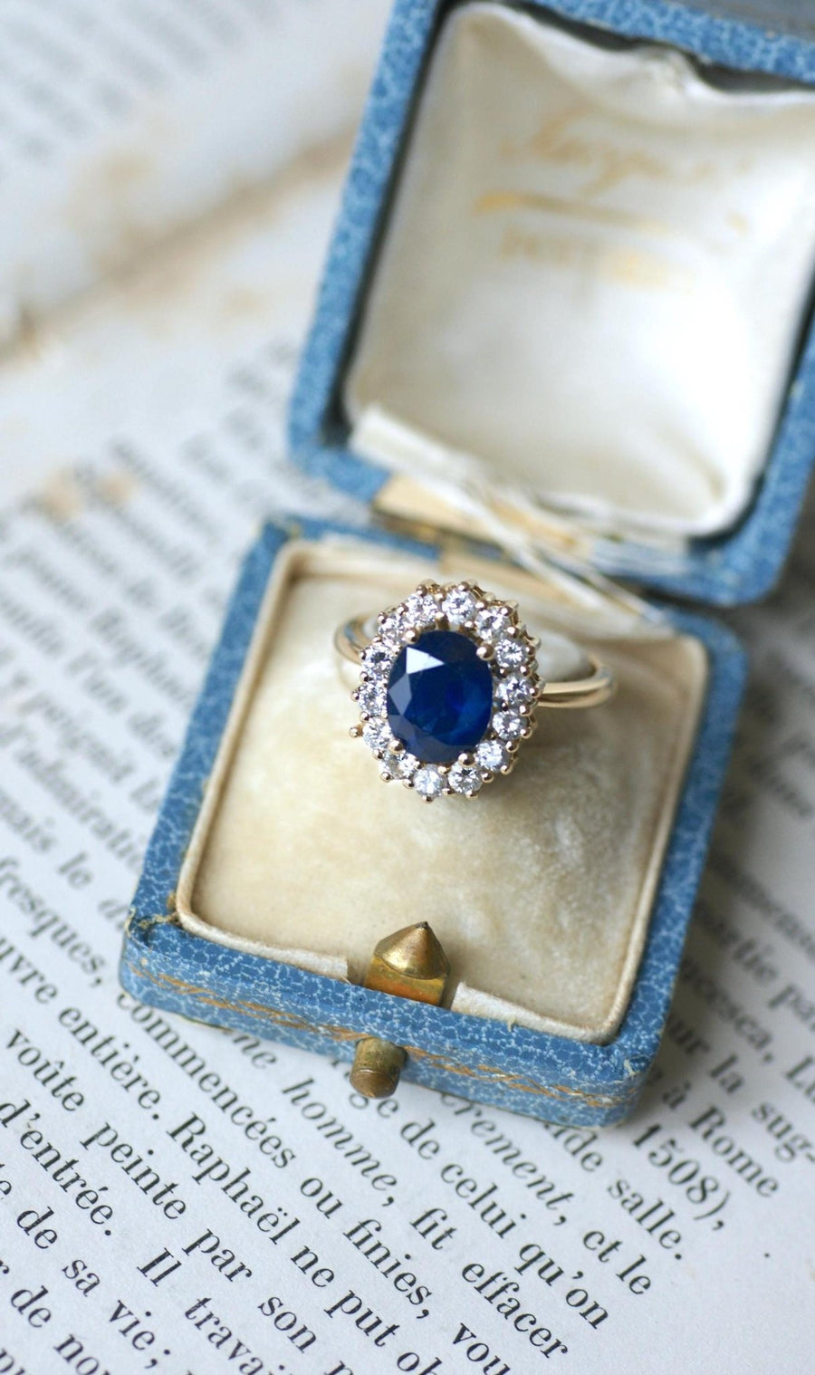 Marguerite Ring Sapphire and Diamonds on Yellow Gold - Galerie Pénélope