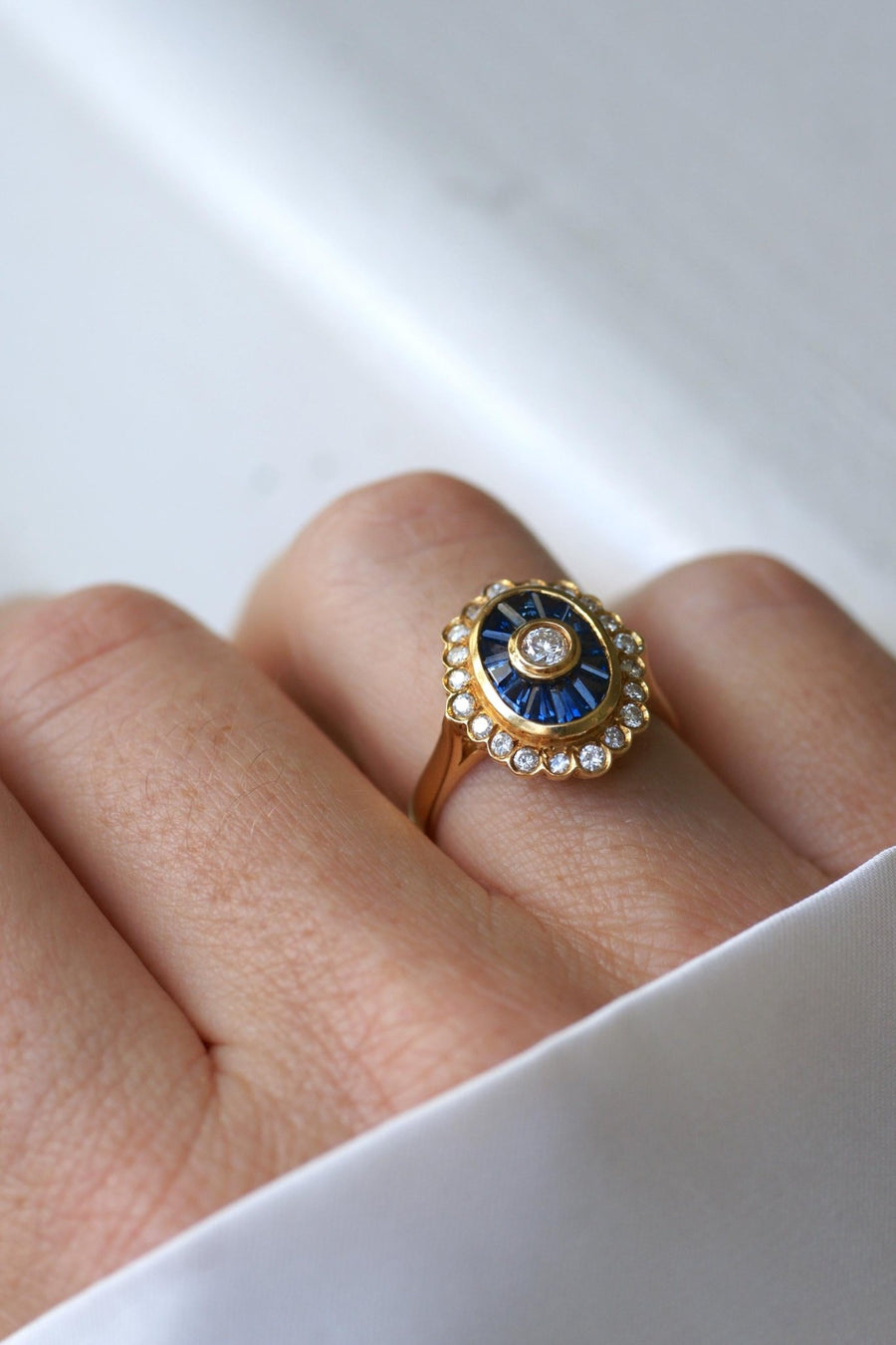 Oval Art Deco Diamonds and Sapphires Ring - Galerie Pénélope