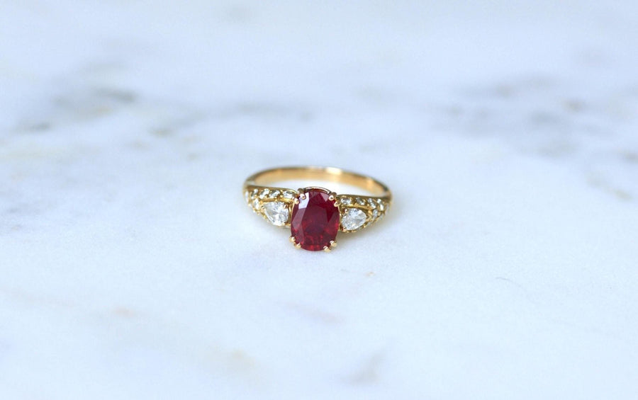 1.85 Cts Ruby and Pear Diamond Ring on Yellow Gold - Galerie Pénélope