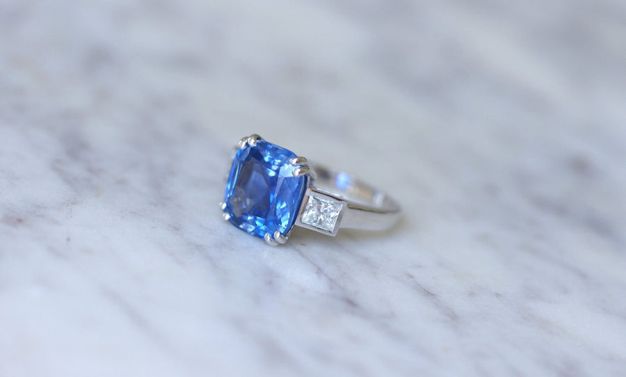 7.94 Cts Ceylon Sapphire and diamonds on white gold ring - Galerie Pénélope