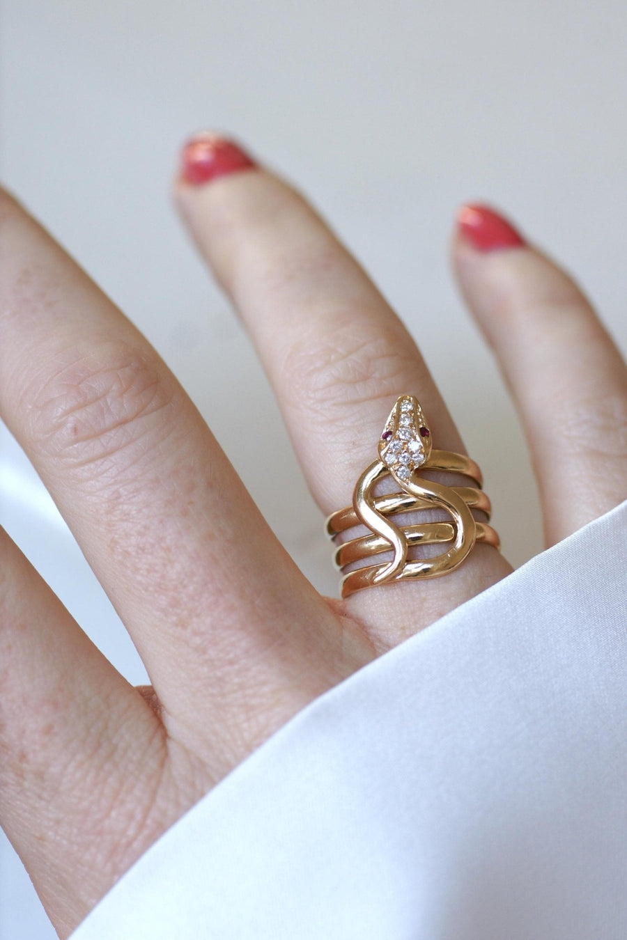 Yellow Gold Snake, Diamonds and Ruby Ring - Galerie Pénélope