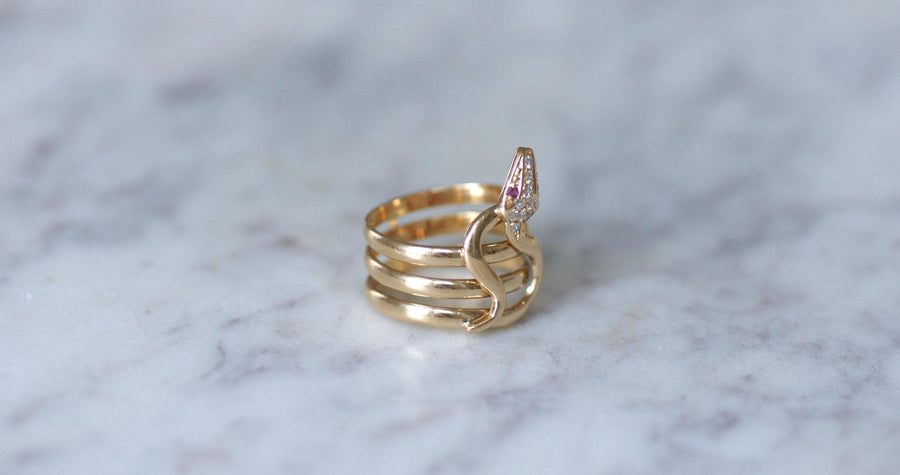 Yellow Gold Snake, Diamonds and Ruby Ring - Galerie Pénélope