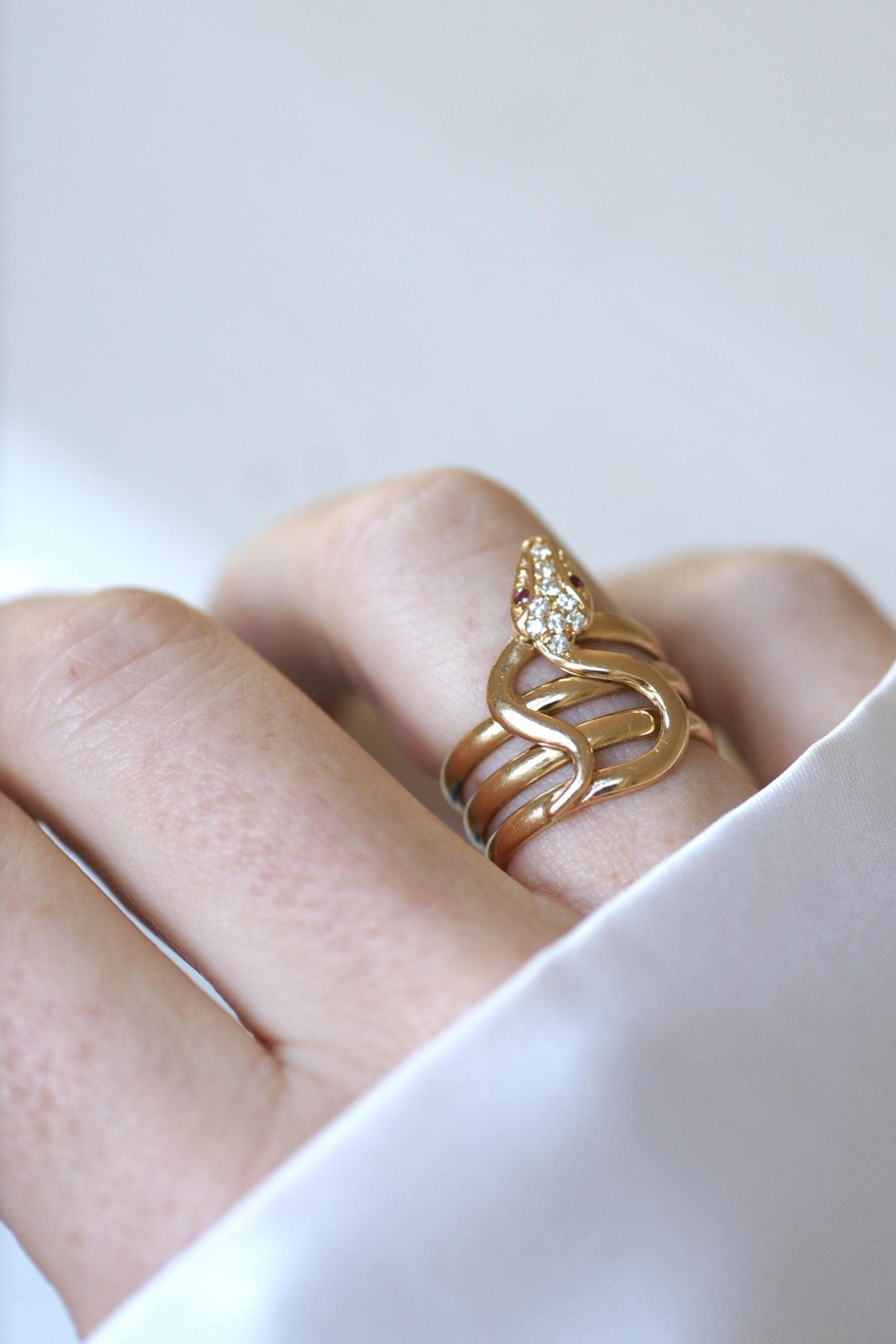 Yellow Gold Snake, Diamonds and Ruby Ring - Galerie Pénélope