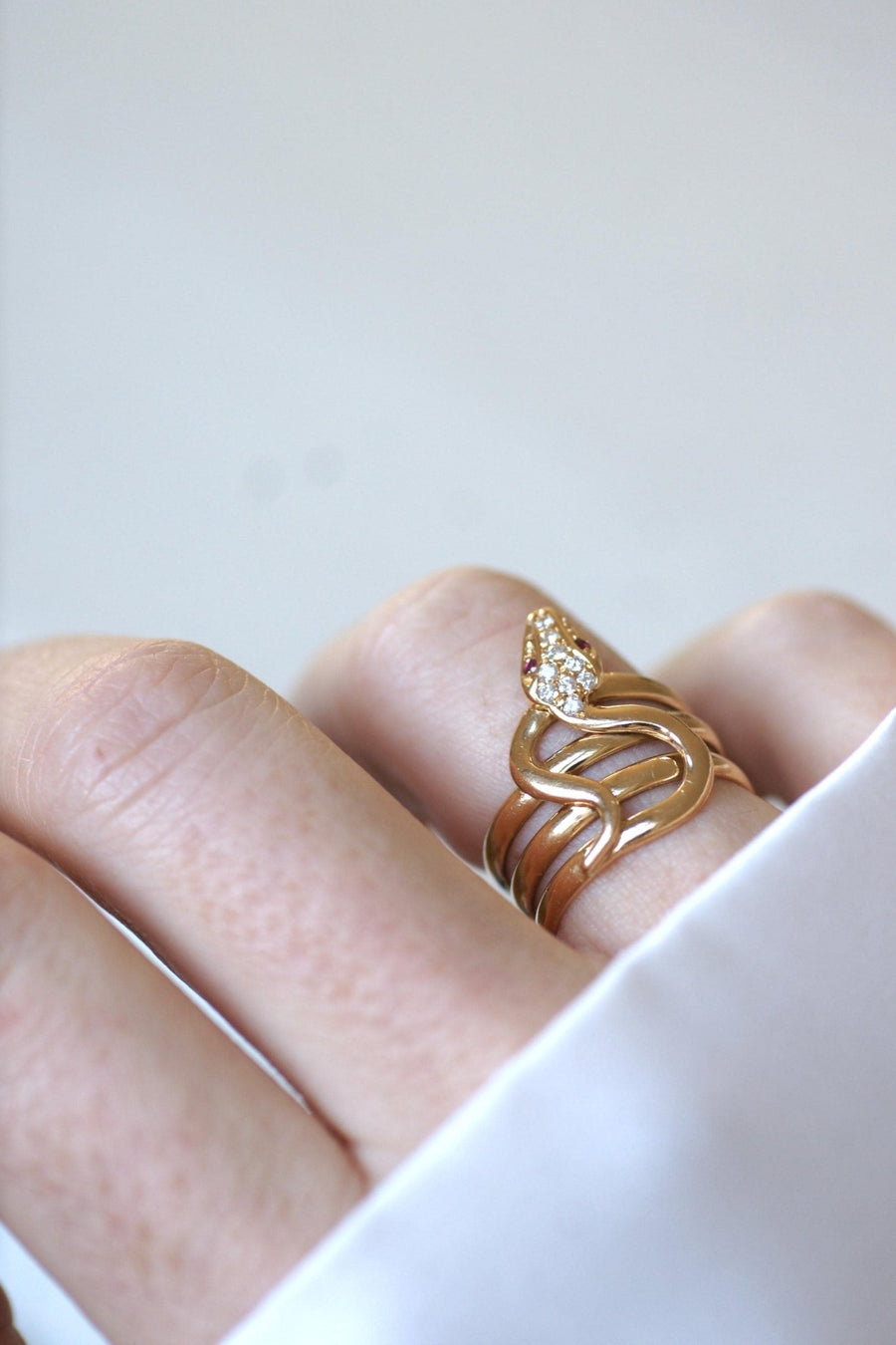 Yellow Gold Snake, Diamonds and Ruby Ring - Galerie Pénélope