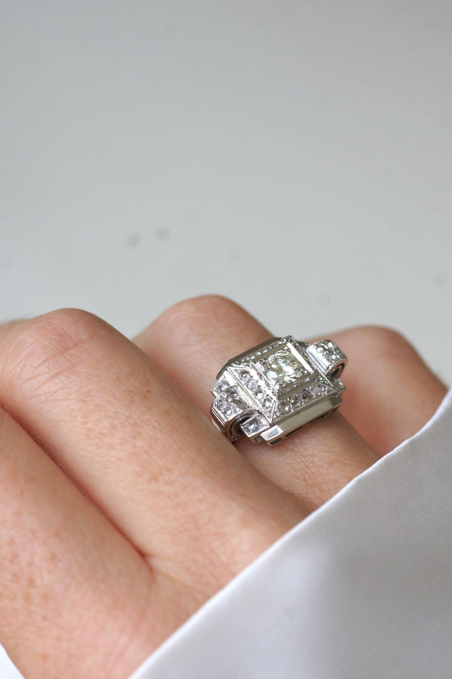 Art Deco White Gold and Platinum Diamond Tank Ring - Galerie Pénélope