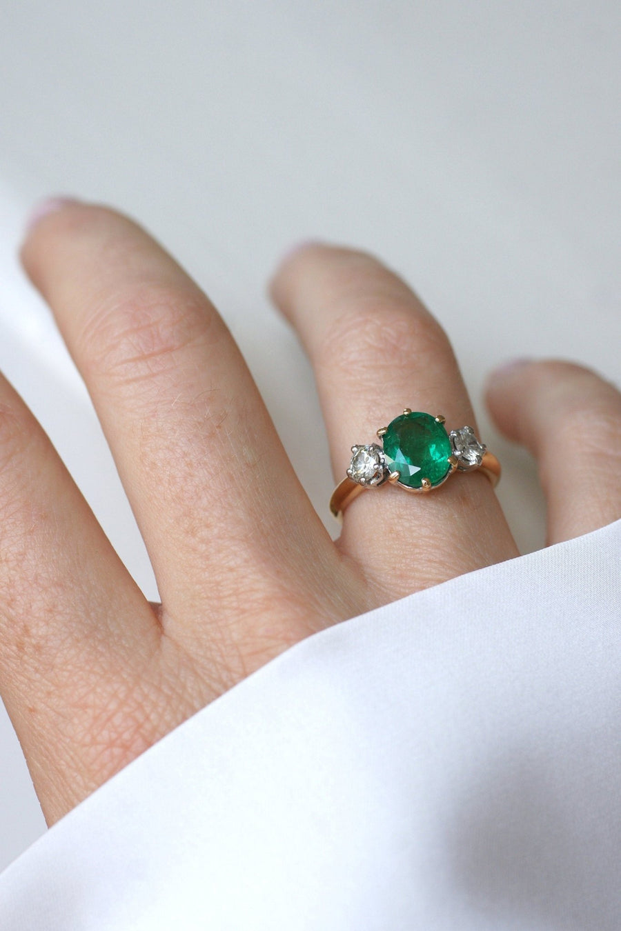 Emerald 2.20 Cts and Diamond Trilogy Ring - Galerie Pénélope