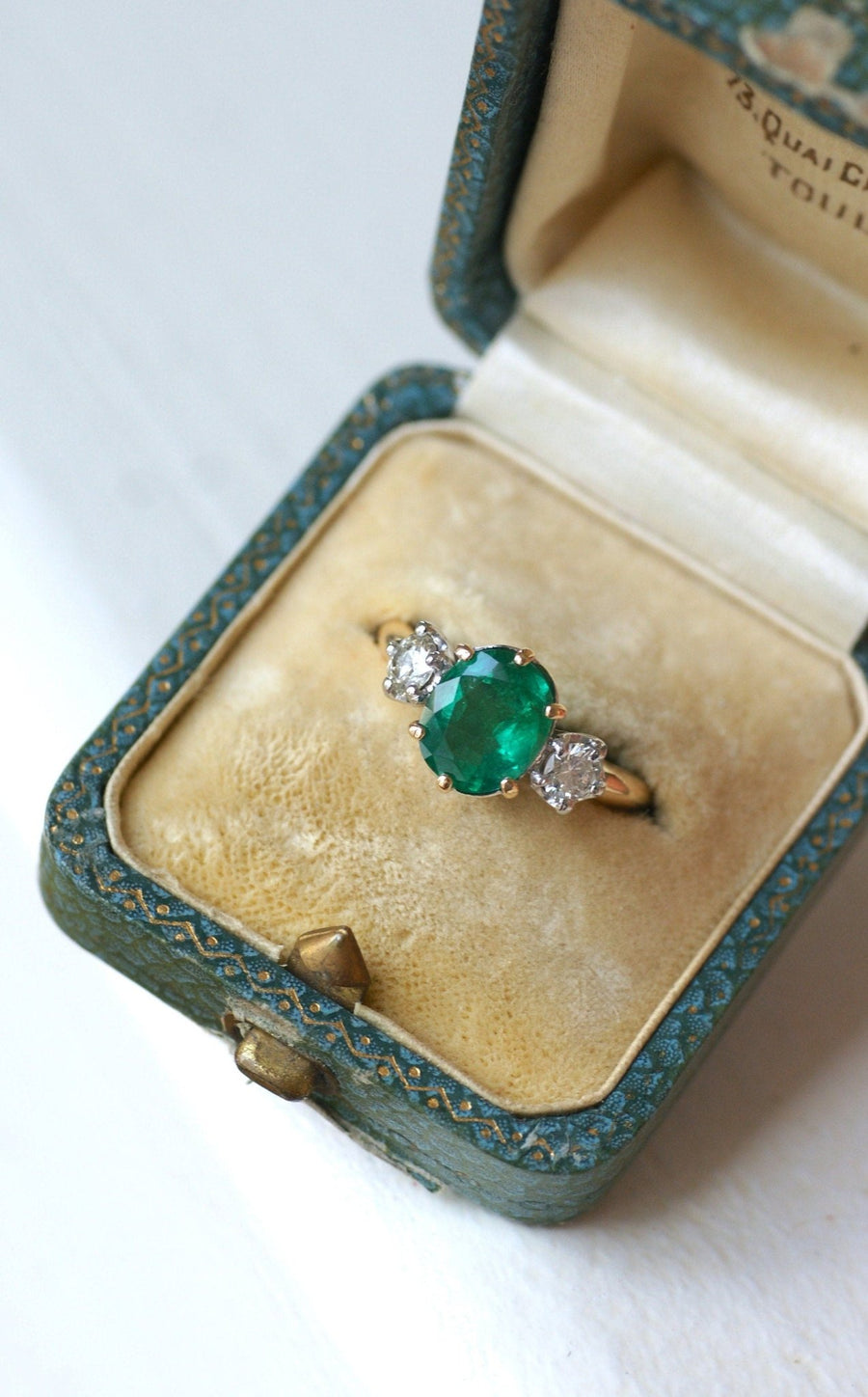 Emerald 2.20 Cts and Diamond Trilogy Ring - Galerie Pénélope