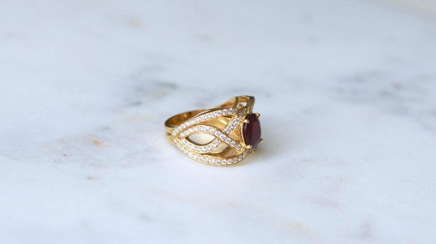 Volutes Ruby and Diamond Ring on Yellow Gold - Galerie Pénélope