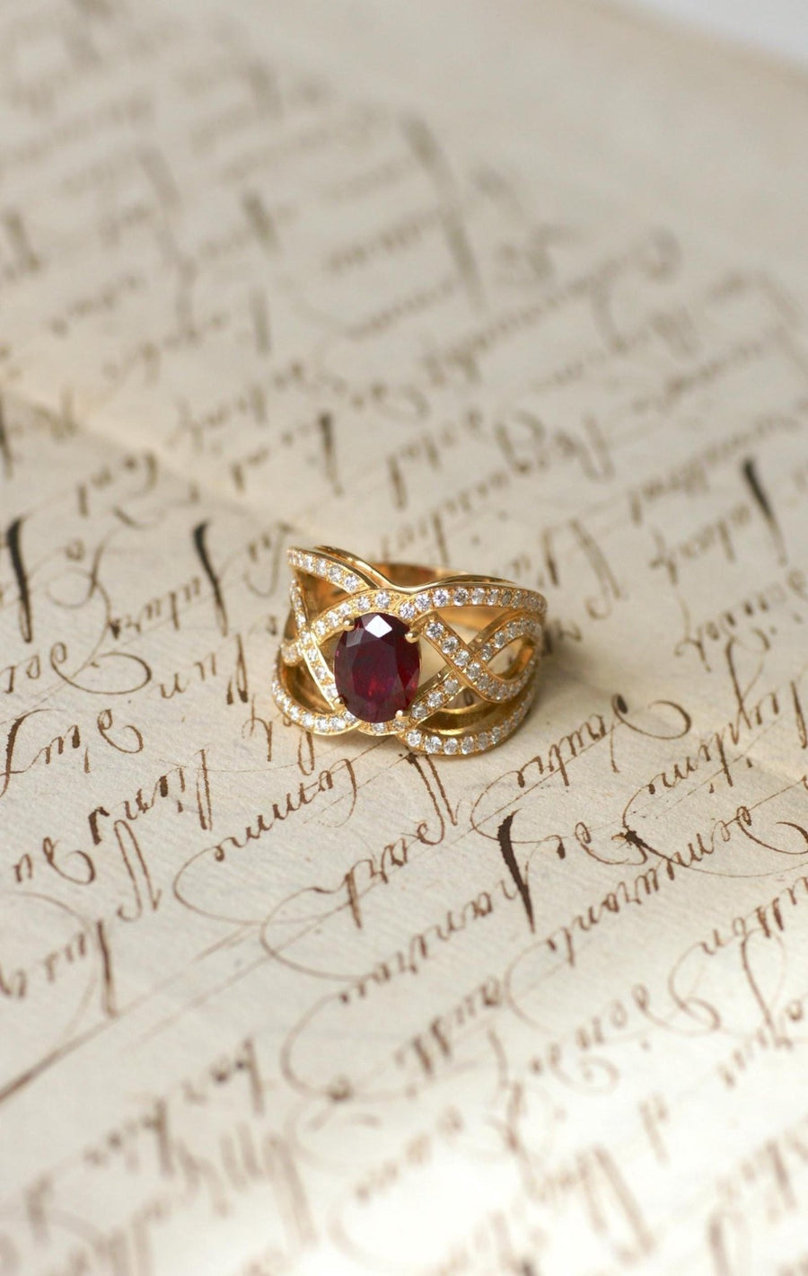 Volutes Ruby and Diamond Ring on Yellow Gold - Galerie Pénélope