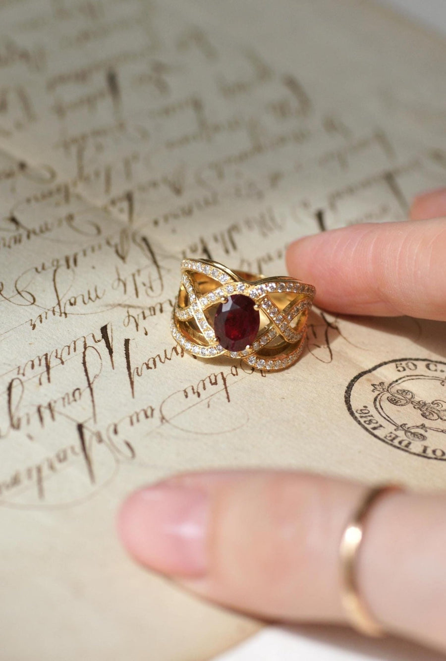 Volutes Ruby and Diamond Ring on Yellow Gold - Galerie Pénélope