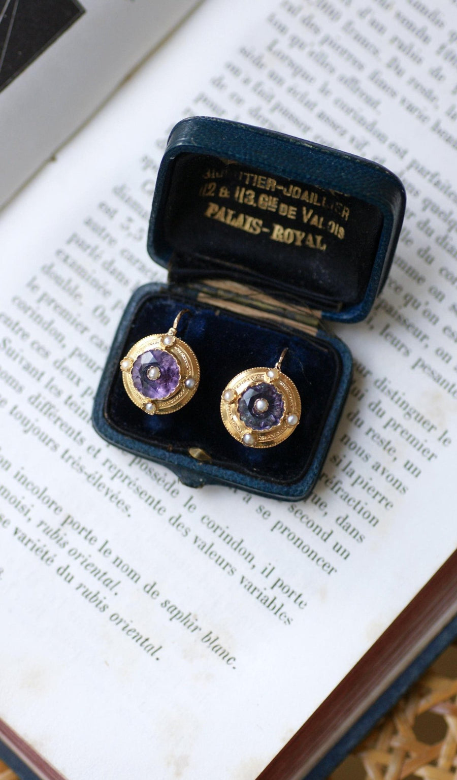 Amethyst and Pearl Earrings on Yellow Gold - Galerie Pénélope