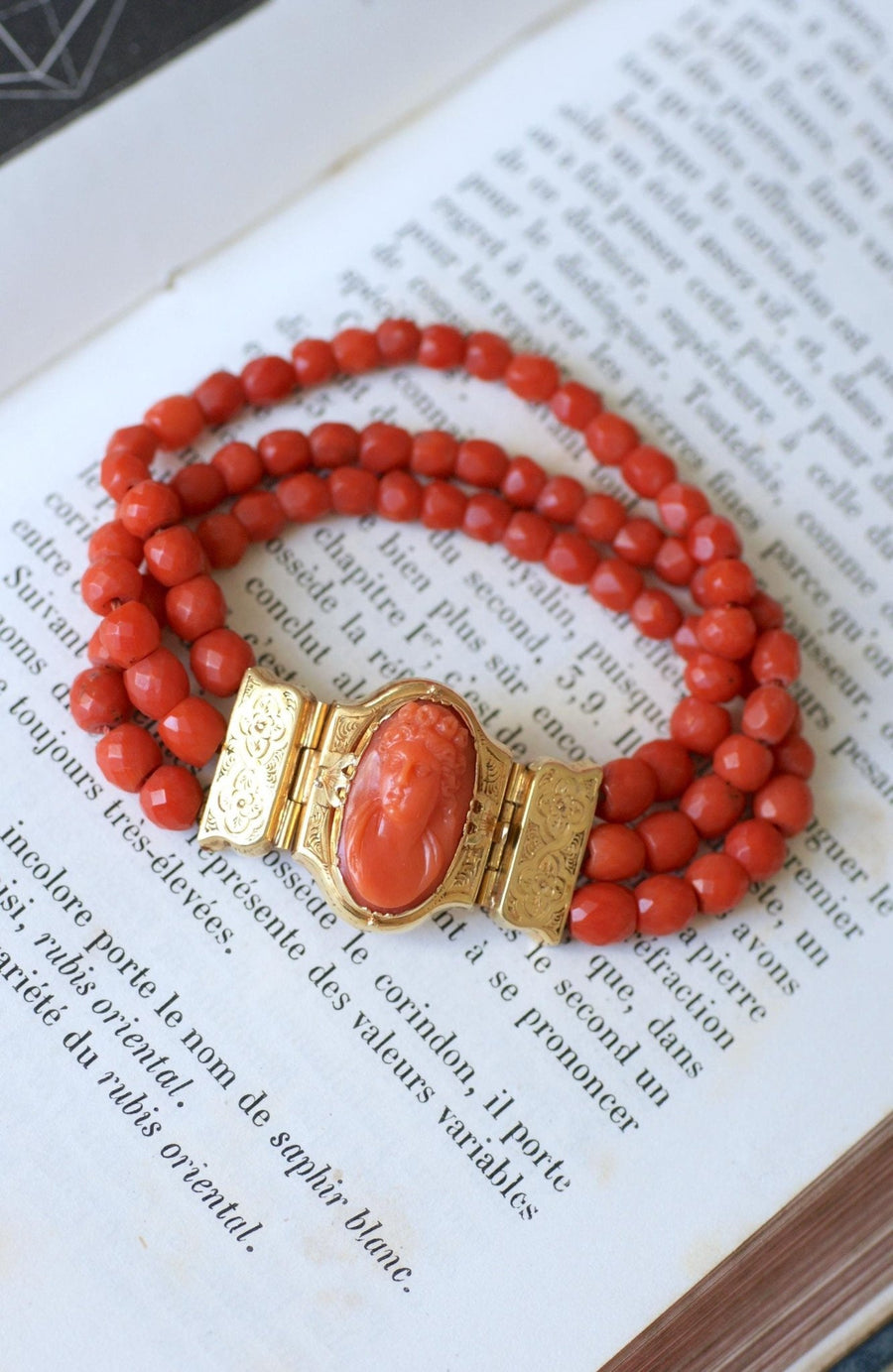 Antique Gold Coral and Cameo Bracelet - Galerie Pénélope