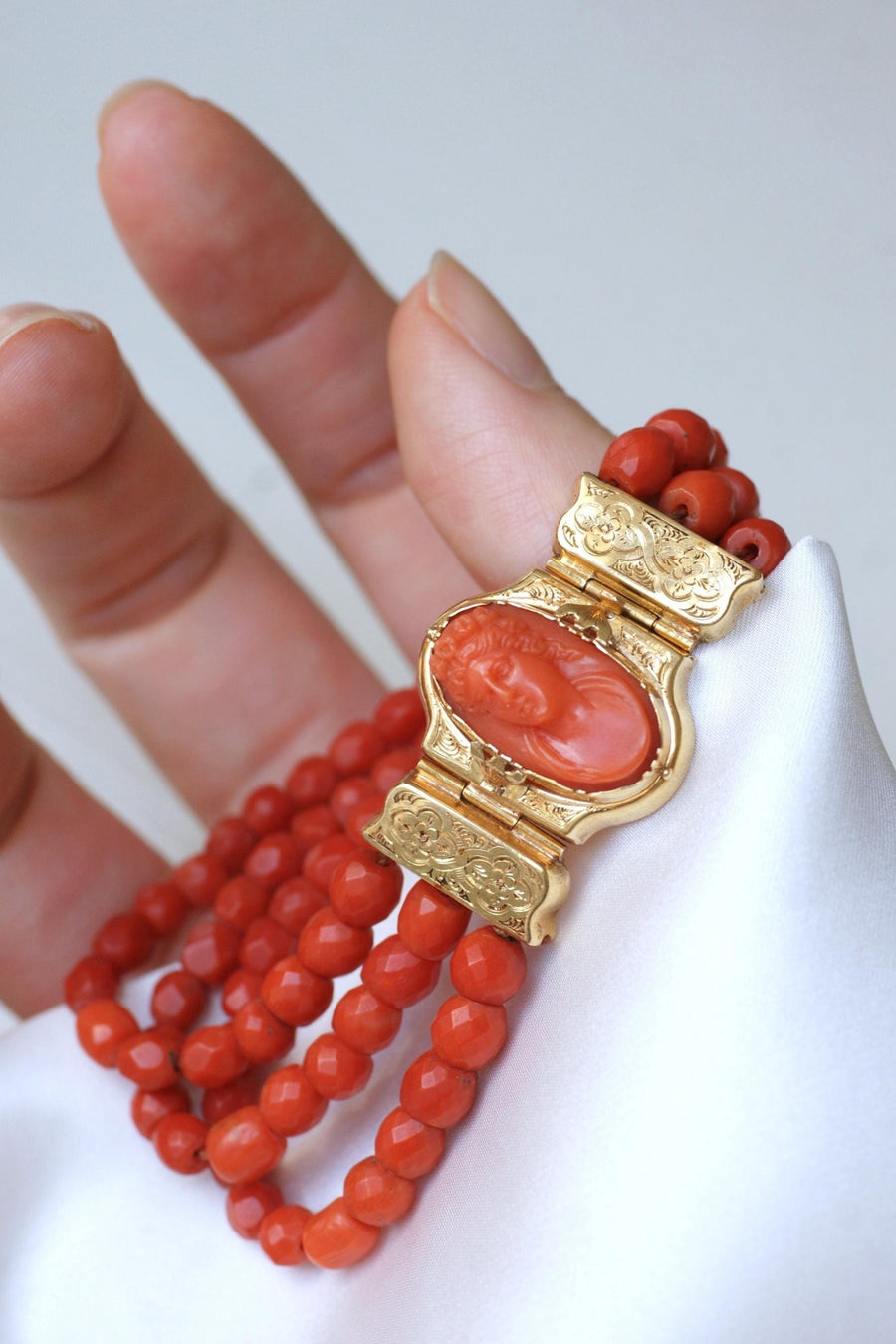 Antique Gold Coral and Cameo Bracelet - Galerie Pénélope