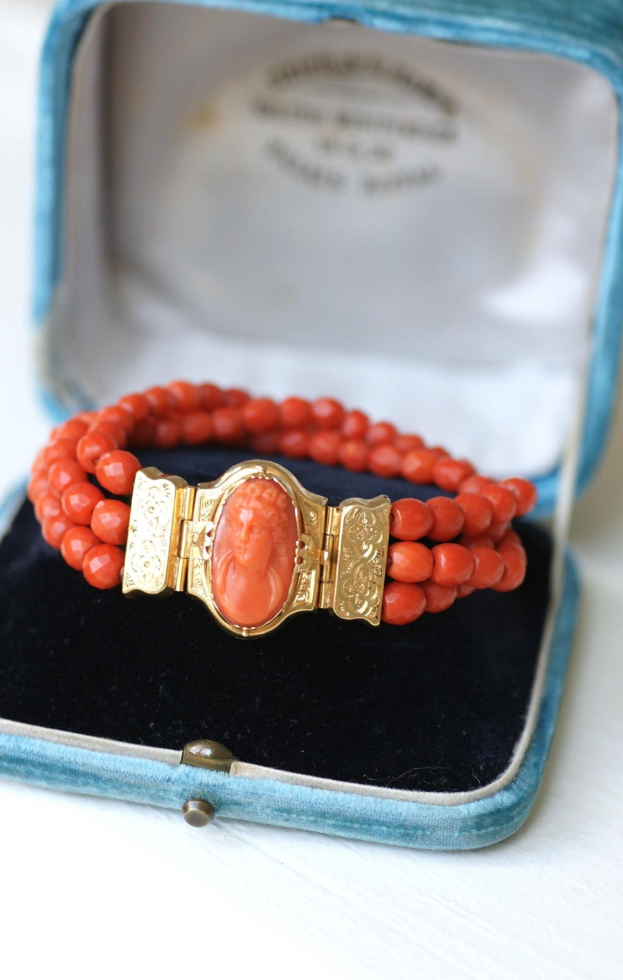 Antique Gold Coral and Cameo Bracelet - Galerie Pénélope