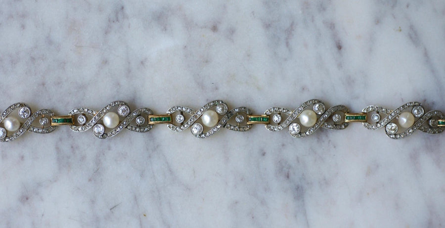 Fine Pearls, Diamonds and Emeralds Bracelet - Galerie Pénélope