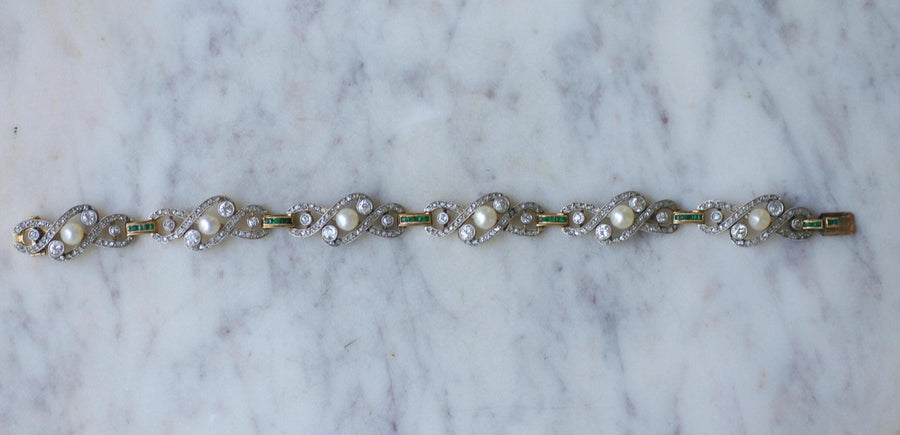 Fine Pearls, Diamonds and Emeralds Bracelet - Galerie Pénélope