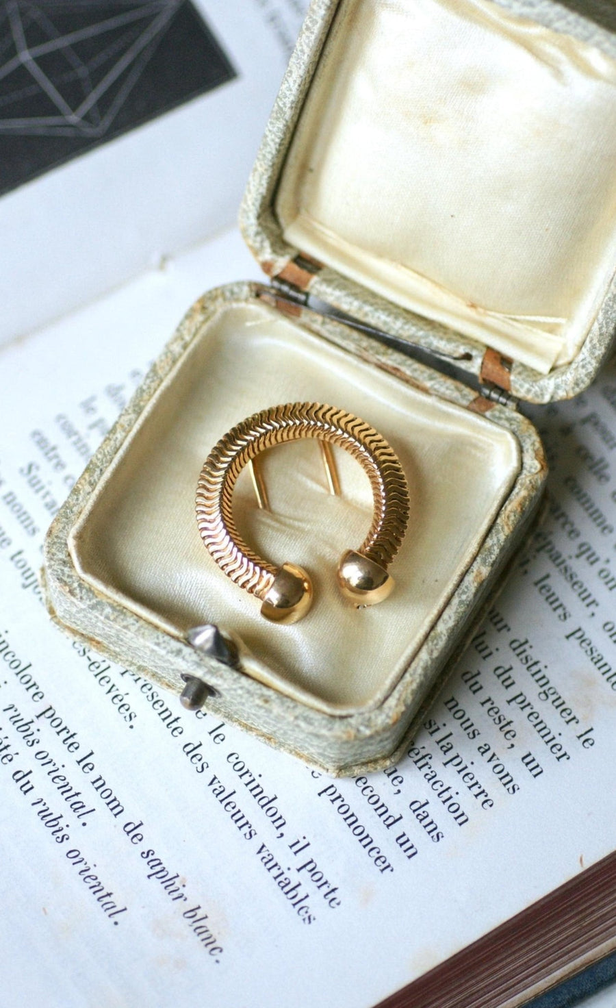 Retro Mellerio Dits Meller Yellow Gold Brooch - Galerie Pénélope