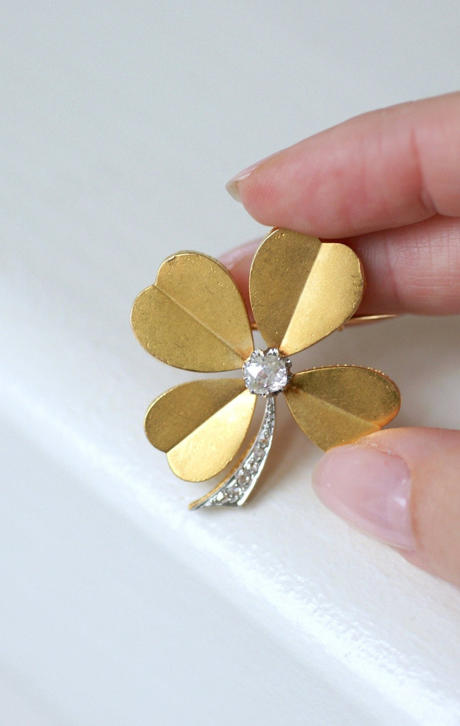 Clover Brooch Diamonds on Yellow Gold - Galerie Pénélope