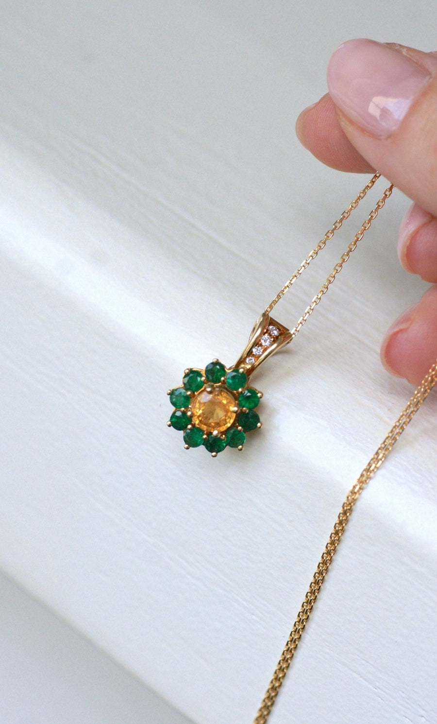 Yellow Sapphire and Emerald Daisy Pendant Necklace - Galerie Pénélope