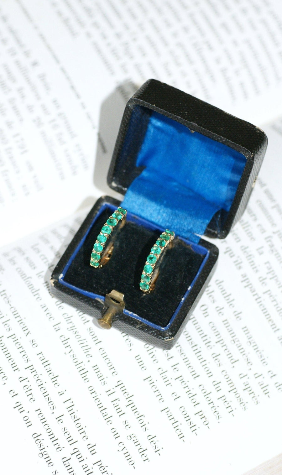 Emerald Creoles on Yellow Gold - Galerie Pénélope