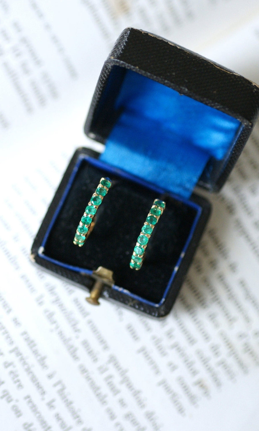 Emerald Creoles on Yellow Gold - Galerie Pénélope