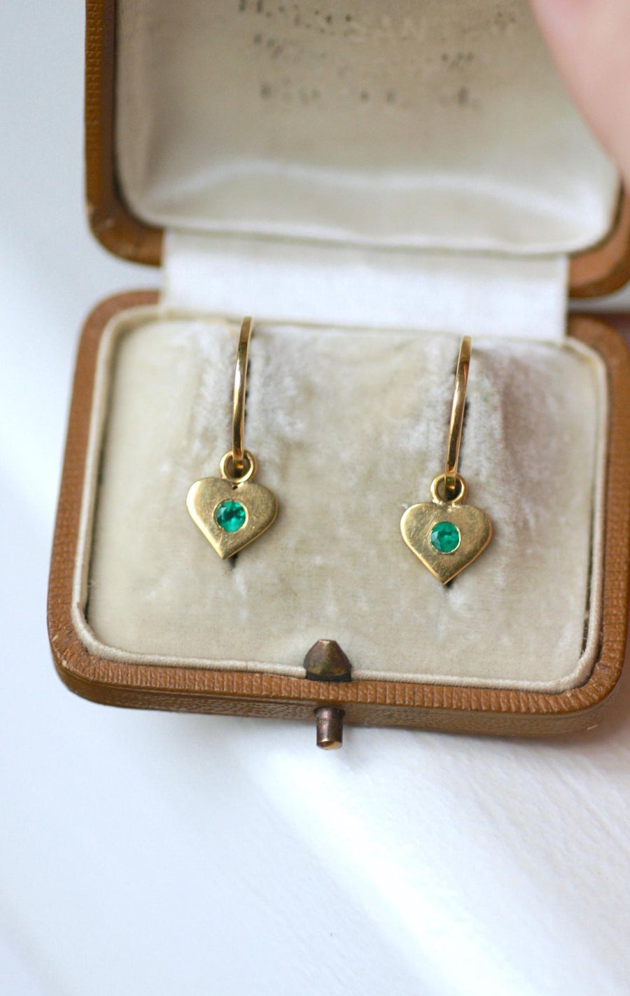 Yellow Gold Colombian Emerald Heart Creoles - Galerie Pénélope