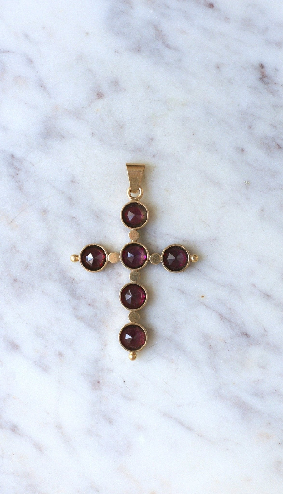 Antique Cross Garnets and Pearls on Yellow Gold - Galerie Pénélope