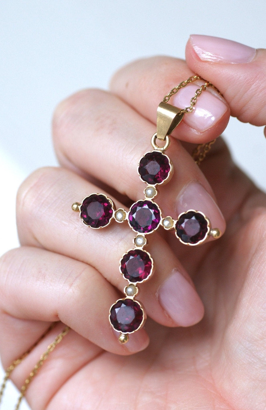 Antique Cross Garnets and Pearls on Yellow Gold - Galerie Pénélope