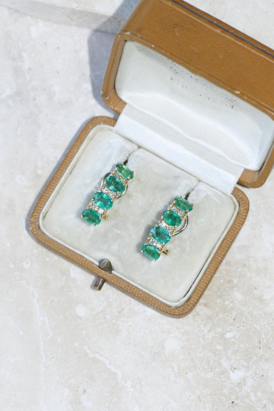 Emerald and Diamond Demi Creoles on Yellow Gold - Galerie Pénélope