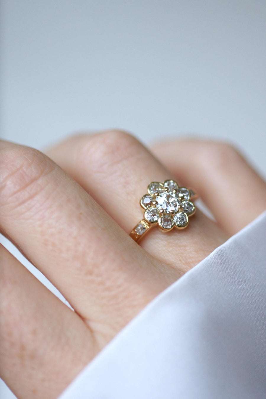 Marguerite Engagement Ring Diamonds 1.80 Cts on Yellow Gold