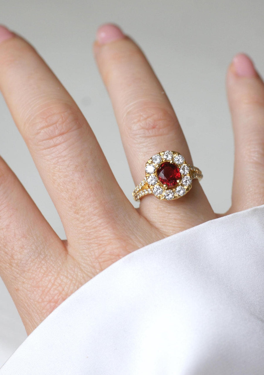 Marguerite Spinelle Ring Surrounded by Diamonds on Yellow Gold