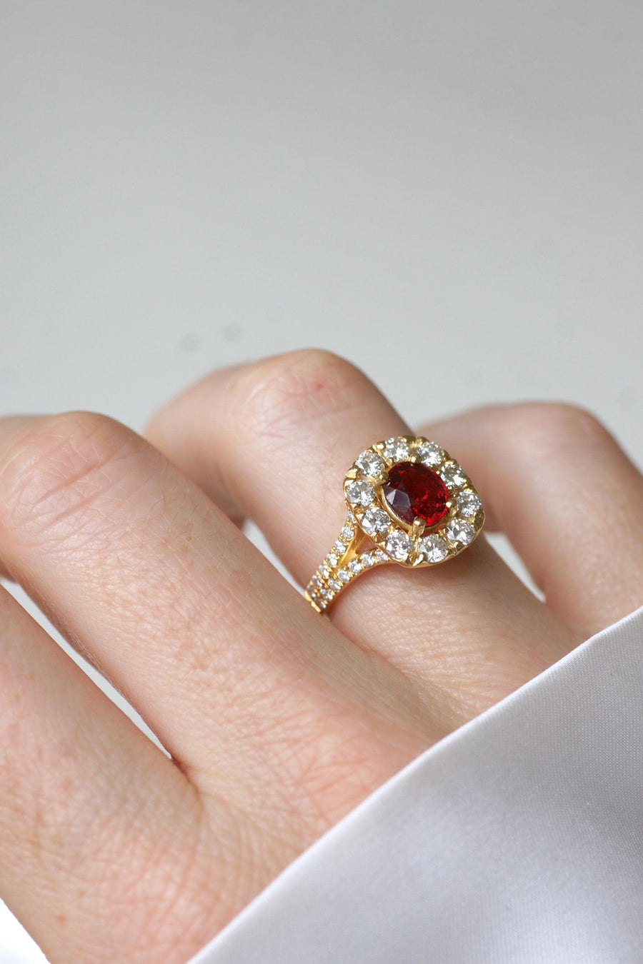 Marguerite Spinelle Ring Surrounded by Diamonds on Yellow Gold