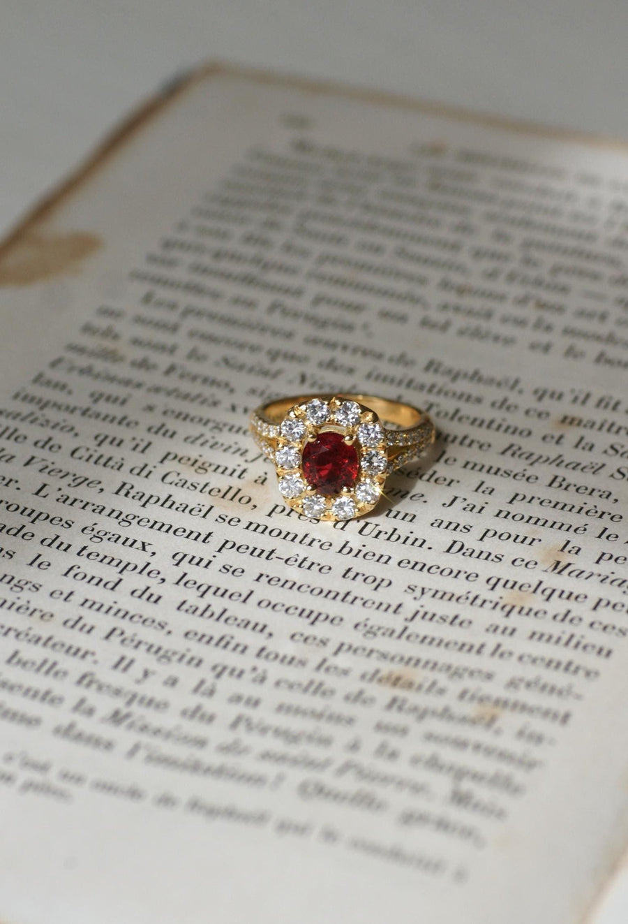 Marguerite Spinelle Ring Surrounded by Diamonds on Yellow Gold