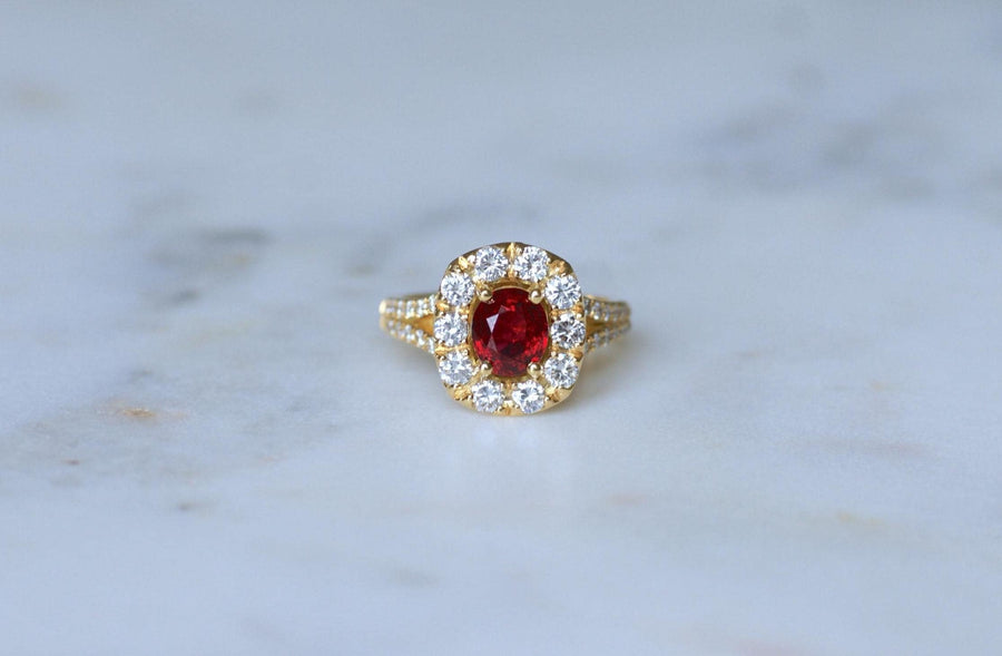 Marguerite Spinelle Ring Surrounded by Diamonds on Yellow Gold