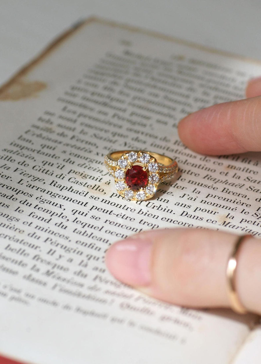 Marguerite Spinelle Ring Surrounded by Diamonds on Yellow Gold
