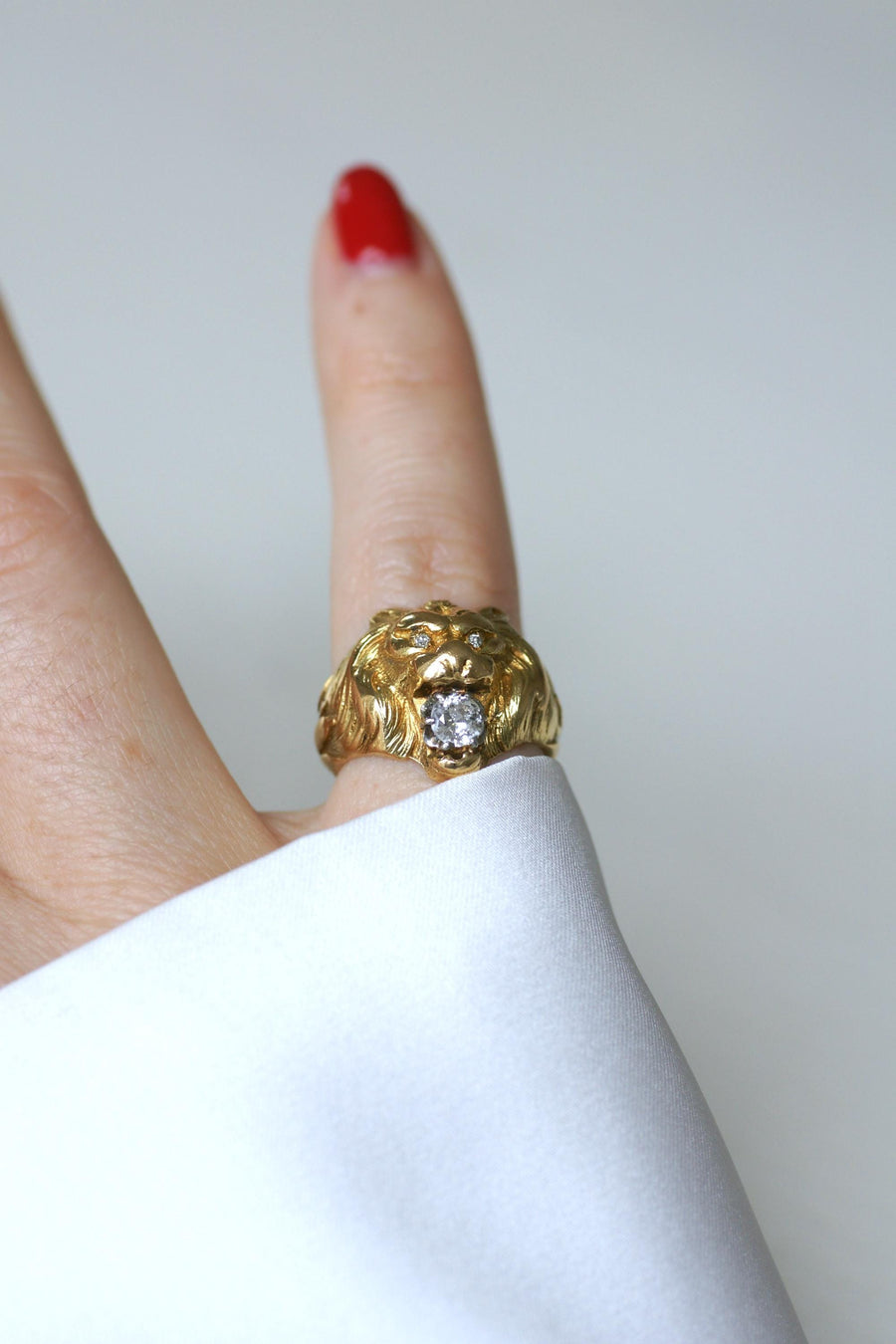 Antique Lion Ring Diamonds on Yellow Gold